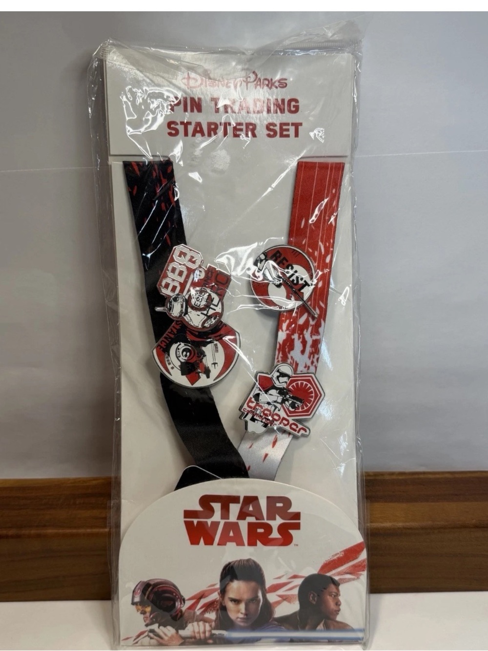 2017 Disney Star Wars Pin Trading Starter Set 4 Pins NEW IN PACKAGING